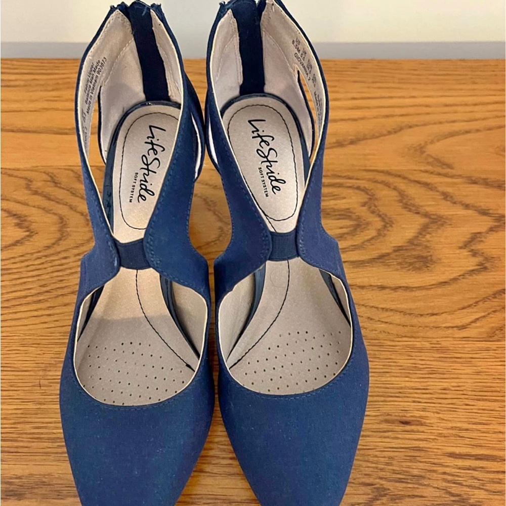 Life Stride Women's Navy Heels